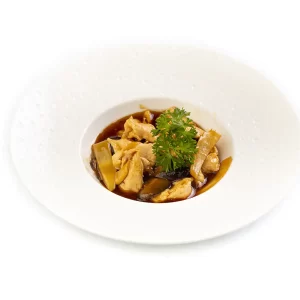 POLLO CON FUNGHI E BAMBU